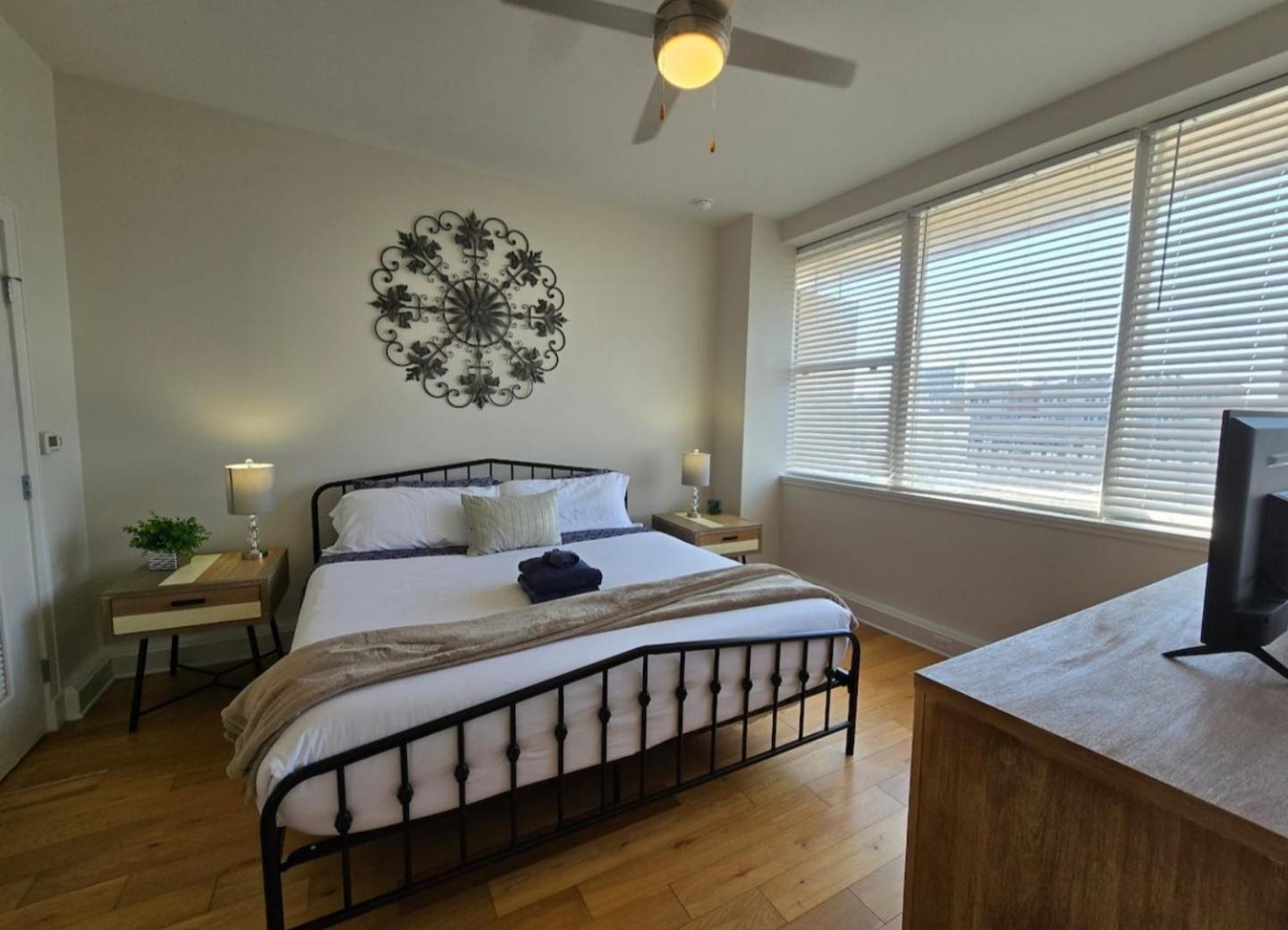 Amazing Condos Beautiful View 2 Blocks To French Quarter, Small Rooftop Pool, Gym, Seanger Theater, Super Dome, And Bourbon St Nowy Orlean Pokój zdjęcie