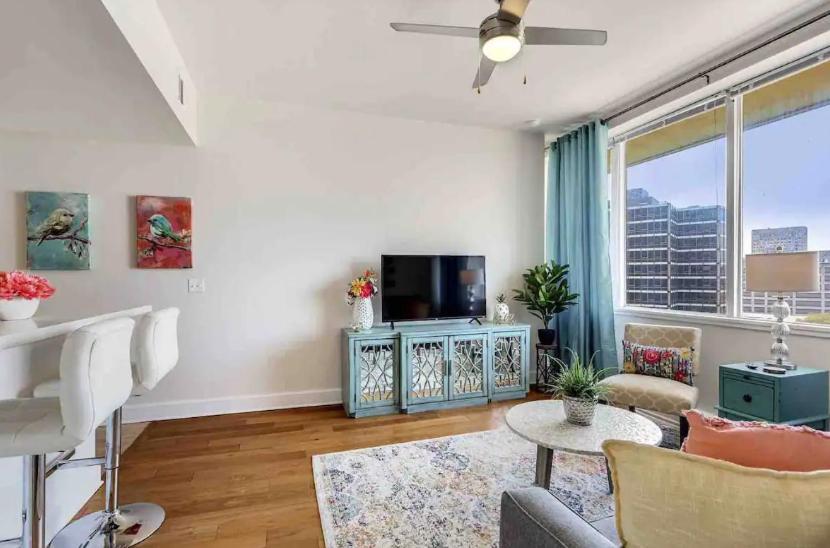 Amazing Condos Beautiful View 2 Blocks To French Quarter, Small Rooftop Pool, Gym, Seanger Theater, Super Dome, And Bourbon St Nowy Orlean Pokój zdjęcie