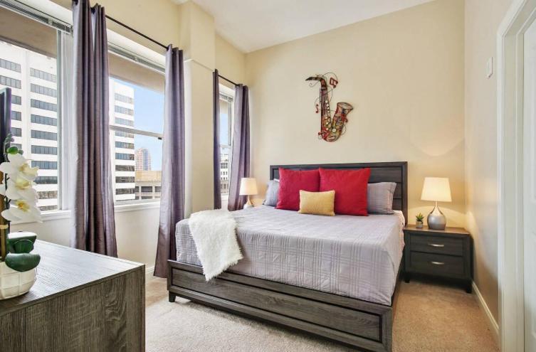 Amazing Condos Beautiful View 2 Blocks To French Quarter, Small Rooftop Pool, Gym, Seanger Theater, Super Dome, And Bourbon St Nowy Orlean Zewnętrze zdjęcie