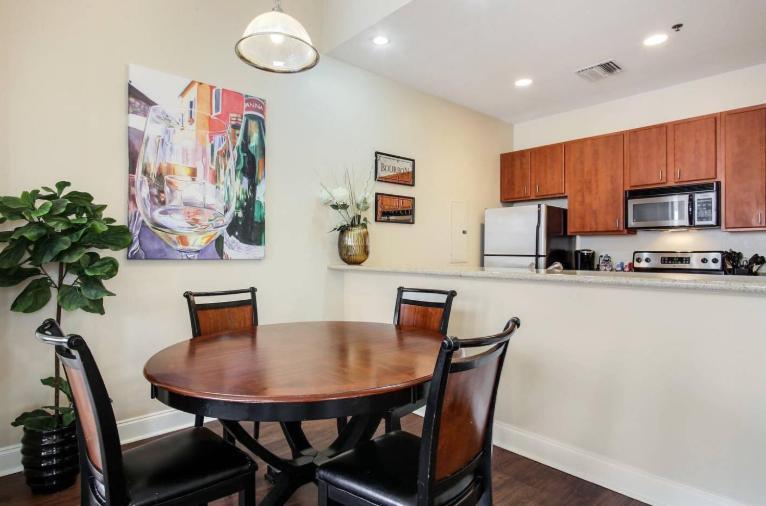 Amazing Condos Beautiful View 2 Blocks To French Quarter, Small Rooftop Pool, Gym, Seanger Theater, Super Dome, And Bourbon St Nowy Orlean Zewnętrze zdjęcie