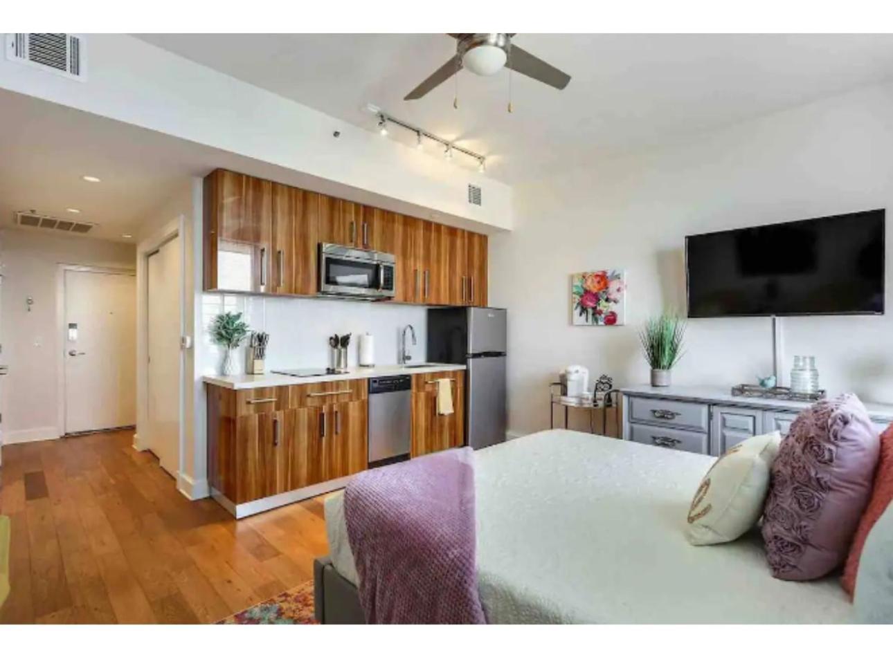 Amazing Condos Beautiful View 2 Blocks To French Quarter, Small Rooftop Pool, Gym, Seanger Theater, Super Dome, And Bourbon St Nowy Orlean Pokój zdjęcie