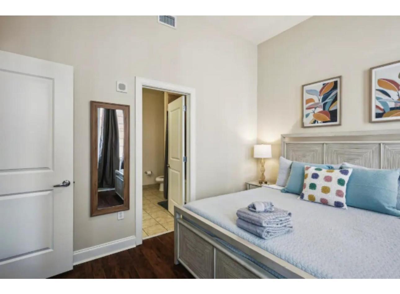 Amazing Condos Beautiful View 2 Blocks To French Quarter, Small Rooftop Pool, Gym, Seanger Theater, Super Dome, And Bourbon St Nowy Orlean Pokój zdjęcie